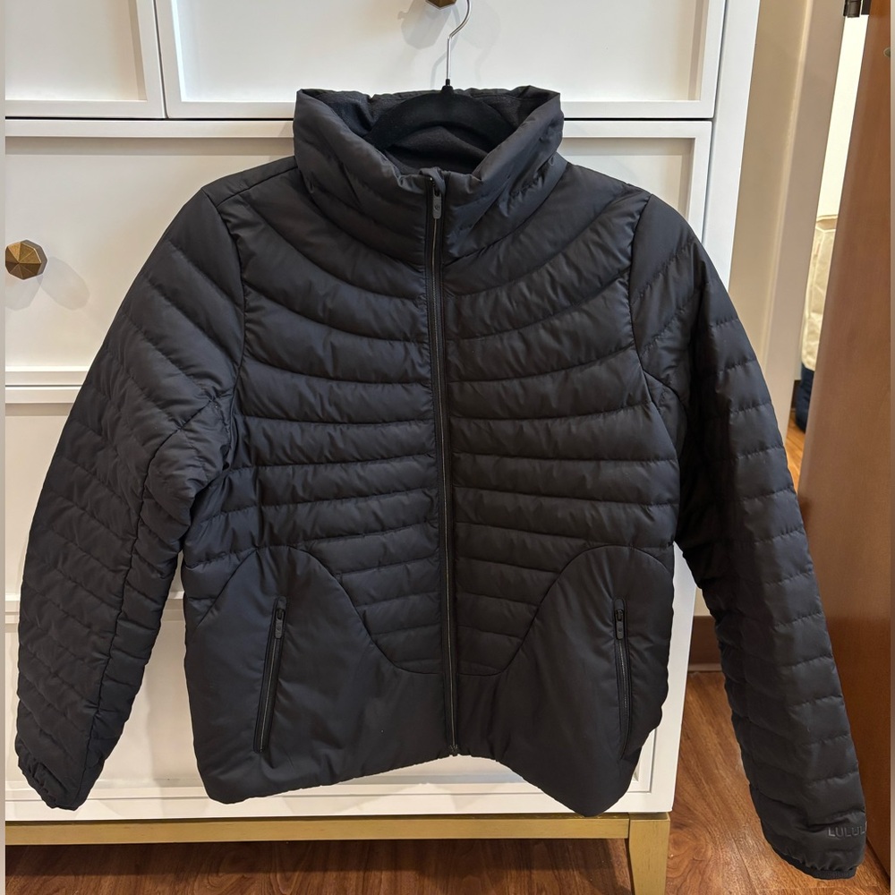 Women’s Lululemon Black Pack It Down 700-Fill Jacket